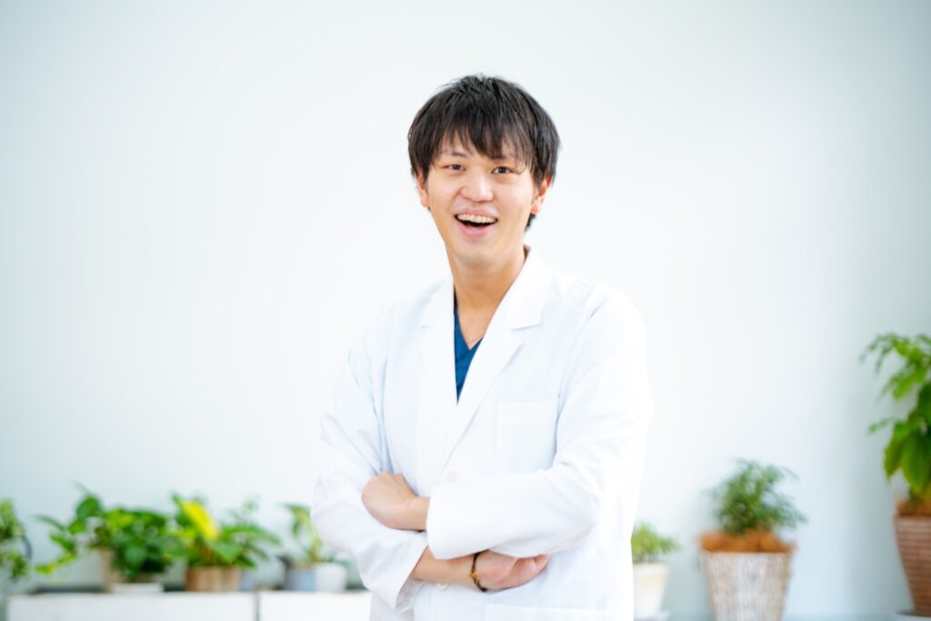 白衣姿の中田さん