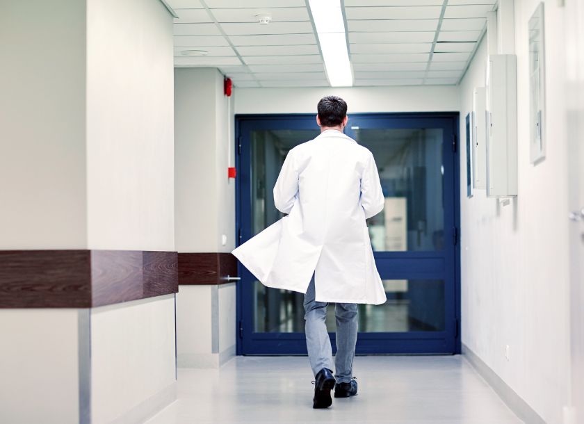 医学部 医者 に ならない