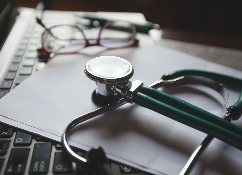 医学部を卒業したのに医者にならない人もいる?意外な理由とキャリアを解説