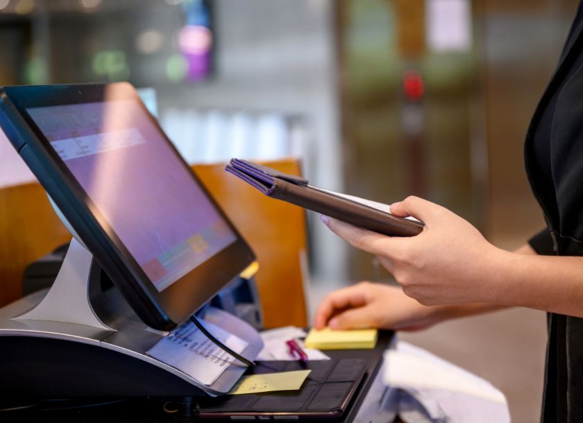 勉強中のエナジードリンクは効果がある？メリットとデメリット、注意点を解説