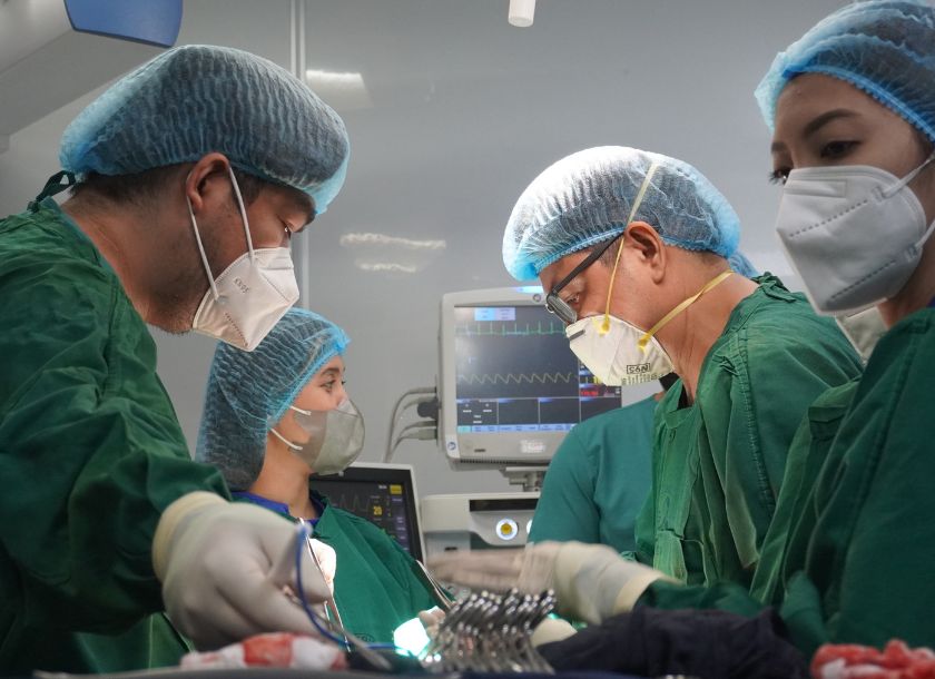 形成 外科医 に なるには