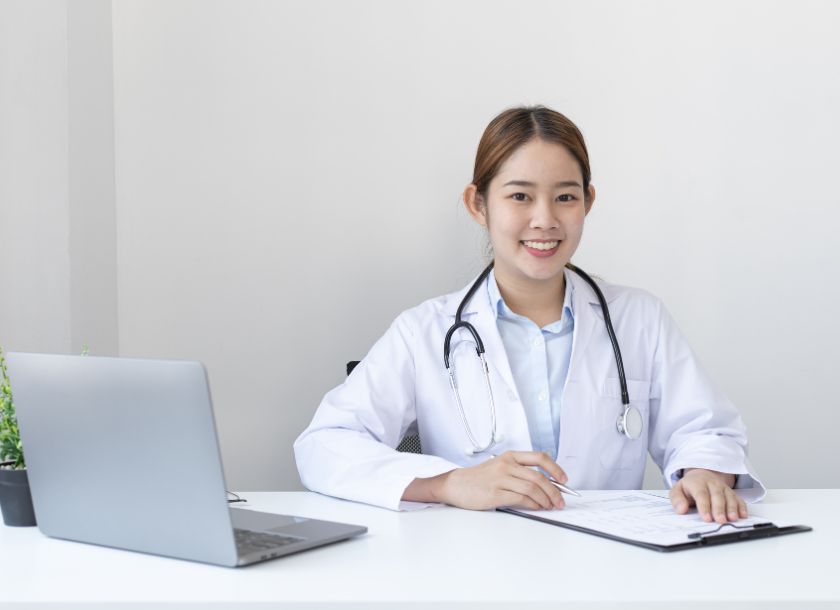 医 系 技官 に なるには