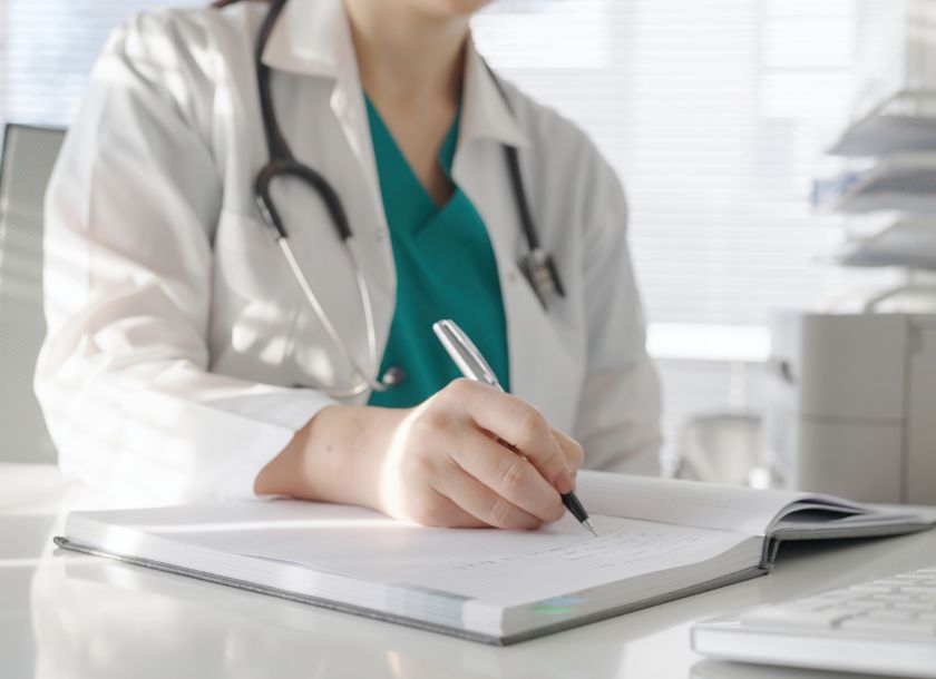 山岳医になるには？医師免許取得から専門資格までの流れや仕事内容を解説