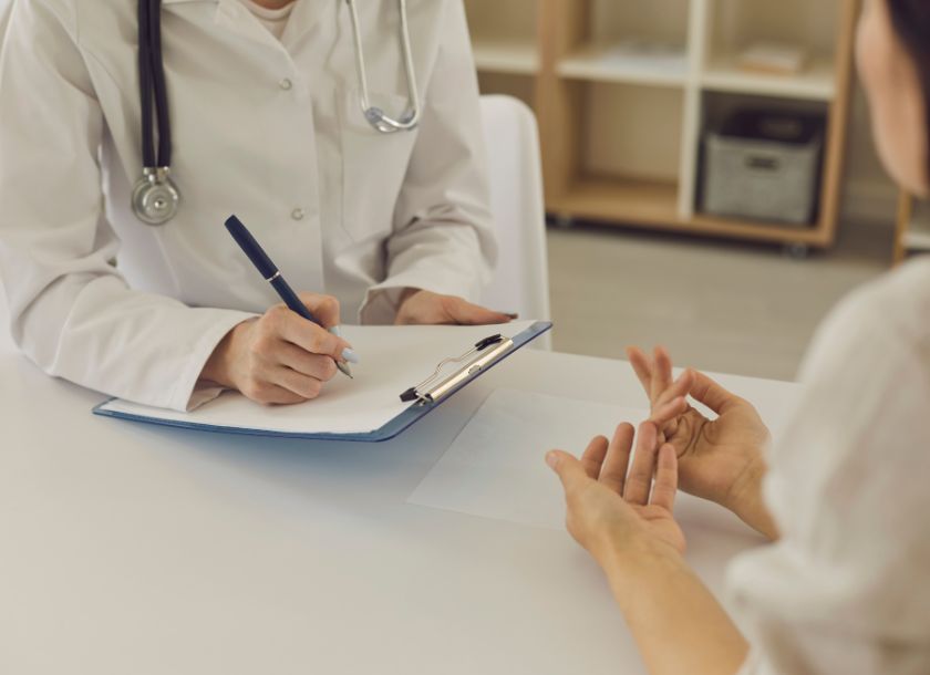 産業医になるには？流れや資格、仕事内容、年収まで幅広く解説