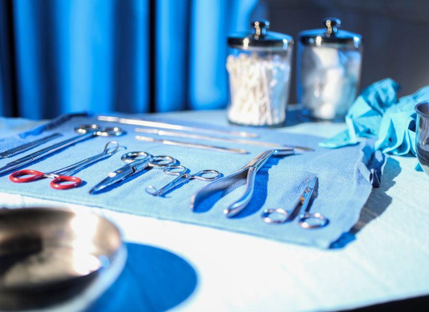 法医学医になるには？仕事内容や資格、年収、学べる大学まで徹底解説